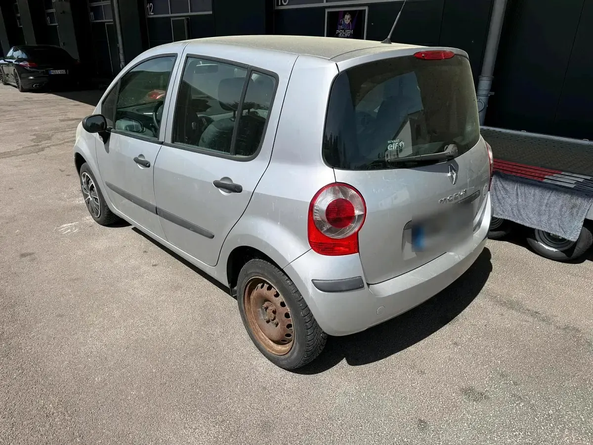 Używany Renault Modus 75 KM (55 kW) 2008 Szary Minivan