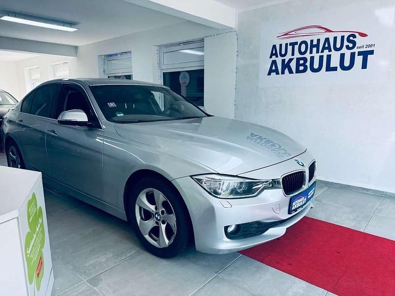 Gebraucht BMW 320 Sport Line 163 PS (119 kW) 2012 Glaciersilber metallic Limousine