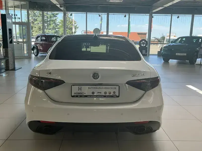 Neu Alfa Romeo Giulia 209 PS (153 kW) 2025 Bianco banchise uni  dach sch Limousine