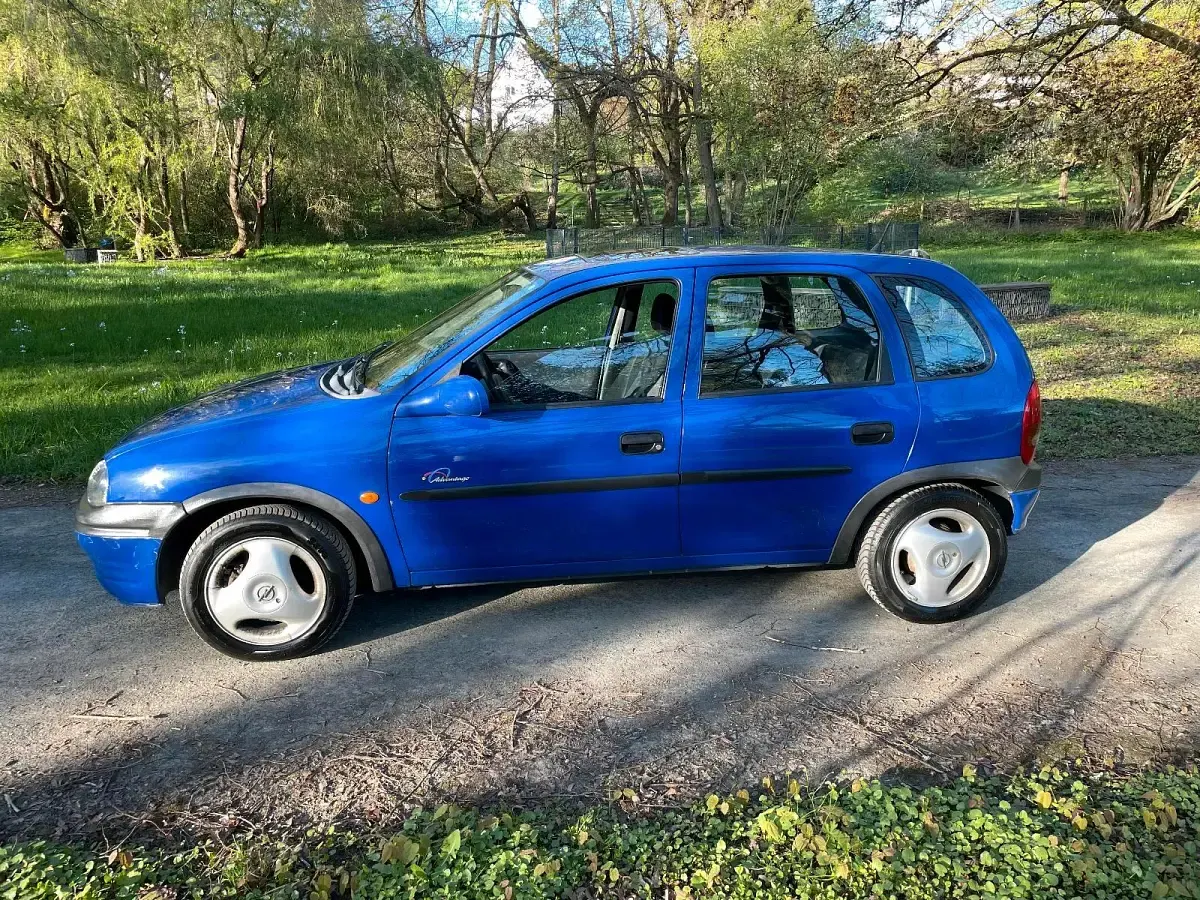 Gebraucht Opel Corsa 90 PS (66 kW) 1997 Blau Kleinwagen