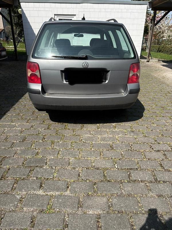 Second-hand VW Passat 115 CP (84 kW) 2002 Gri Break