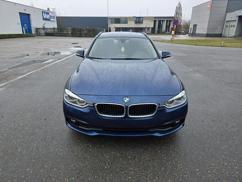 Gebraucht BMW 318 150 PS (110 kW) 2016 Blau Limousine