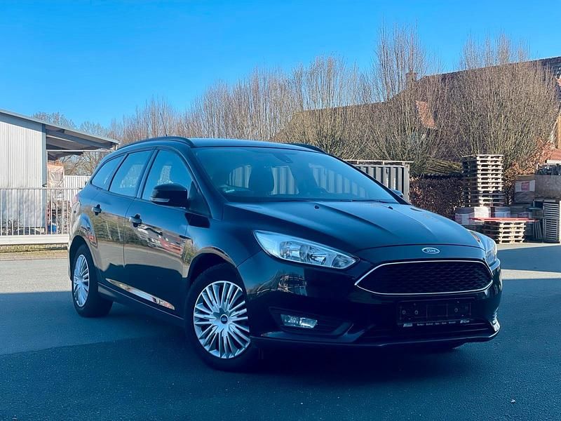 Gebraucht Ford Focus 101 PS (74 kW) 2015 Schwarz Kombi