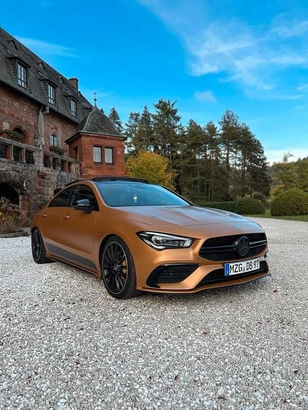 Grau Gebraucht 2019 Mercedes CLA35 AMG AMG Coupé | 31.990 € (Fairer Preis) - Bild 1/4