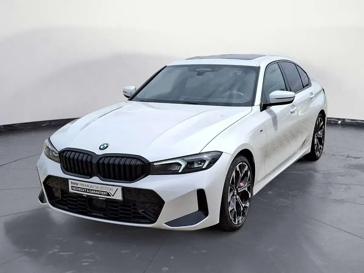 Gebraucht BMW 330 245 PS (180 kW) 2025 Mineralweiß metallic Limousine