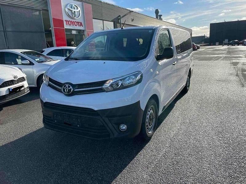 Weiß Gebraucht 2023 Toyota Proace Verso Kombi | 29.440 € (Guter Preis) - Bild 1/4