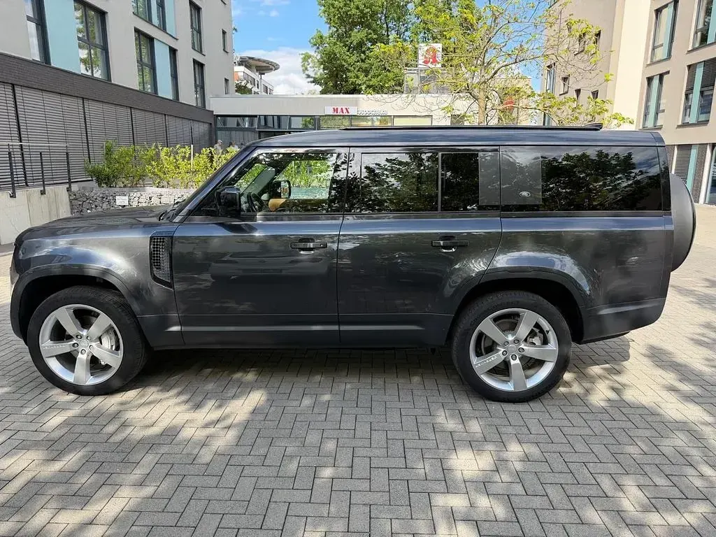 Gebraucht Land Rover Defender First Edition 300 PS (220 kW) 2023 Grau SUV