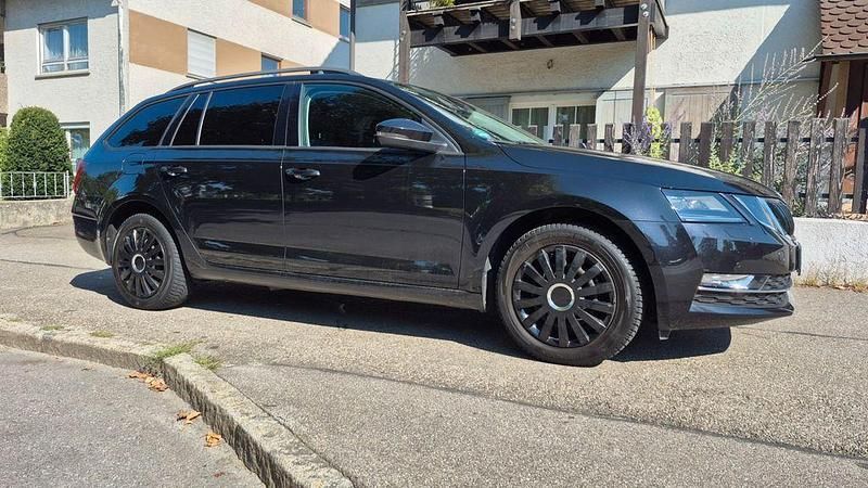 Schwarz Gebraucht 2018 Skoda Octavia Kombi | 15.990 € (Fairer Preis) - Bild 1/4