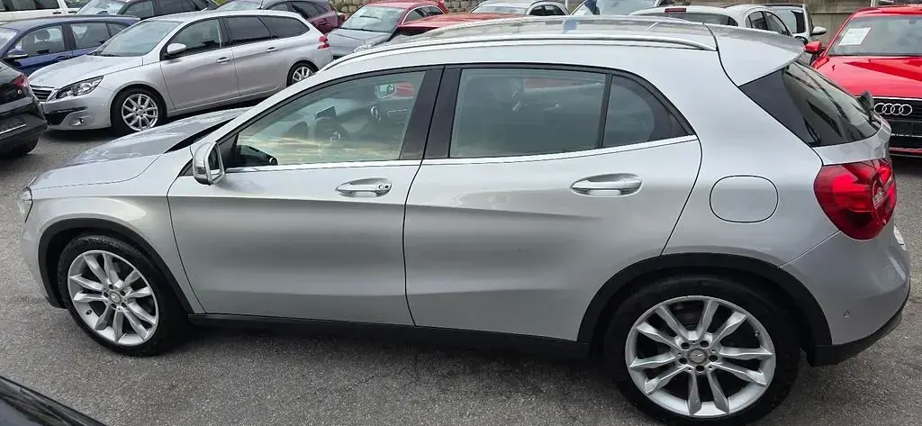 Gebraucht Mercedes GLA250 211 PS (155 kW) 2016 Silber SUV