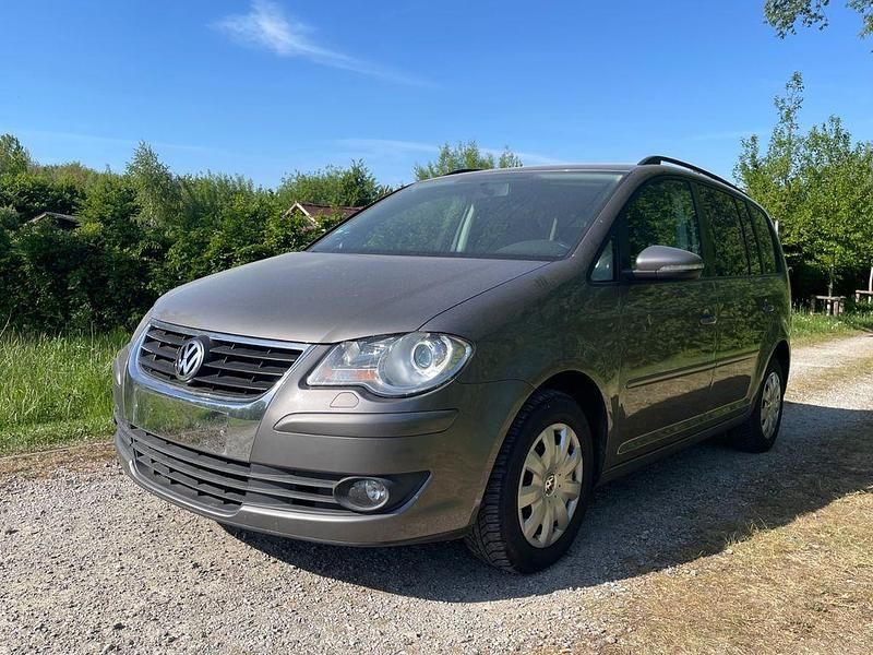 Gebraucht VW Touran 105 PS (77 kW) 2010 Slate grey metallic Van / Kleinbus