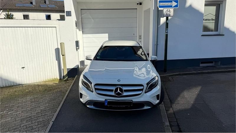 Gebraucht Mercedes GLA220 170 PS (125 kW) 2015 Weiß SUV