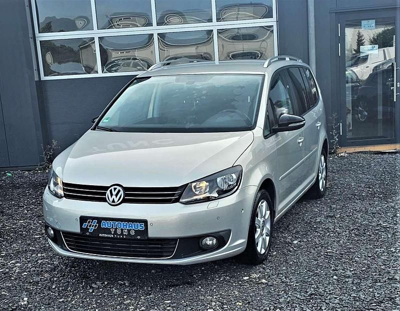 Gebraucht VW Touran Style 105 PS (77 kW) 2011 Silver leaf metallic Van / Kleinbus