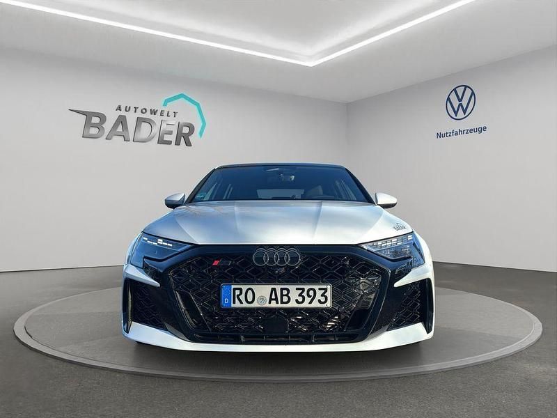 Gebraucht Audi RS3 Sport 400 PS (294 kW) 2025 Arkonaweiß Limousine