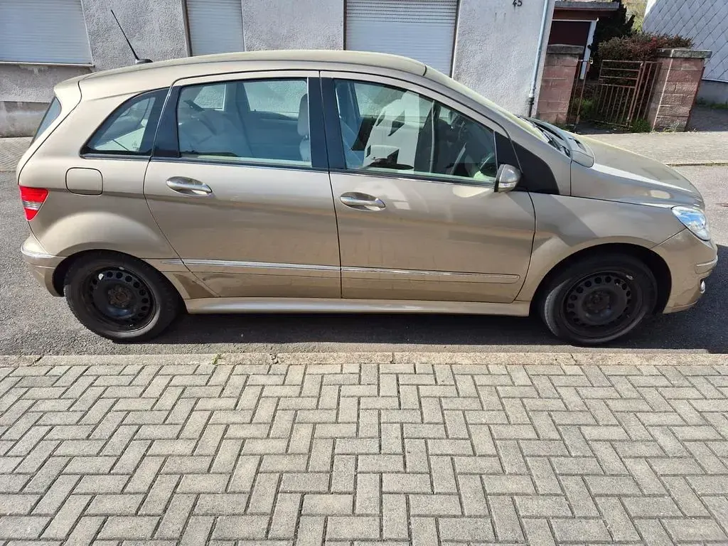 Gebraucht Mercedes B200 136 PS (100 kW) 2006 Gold Van / Kleinbus