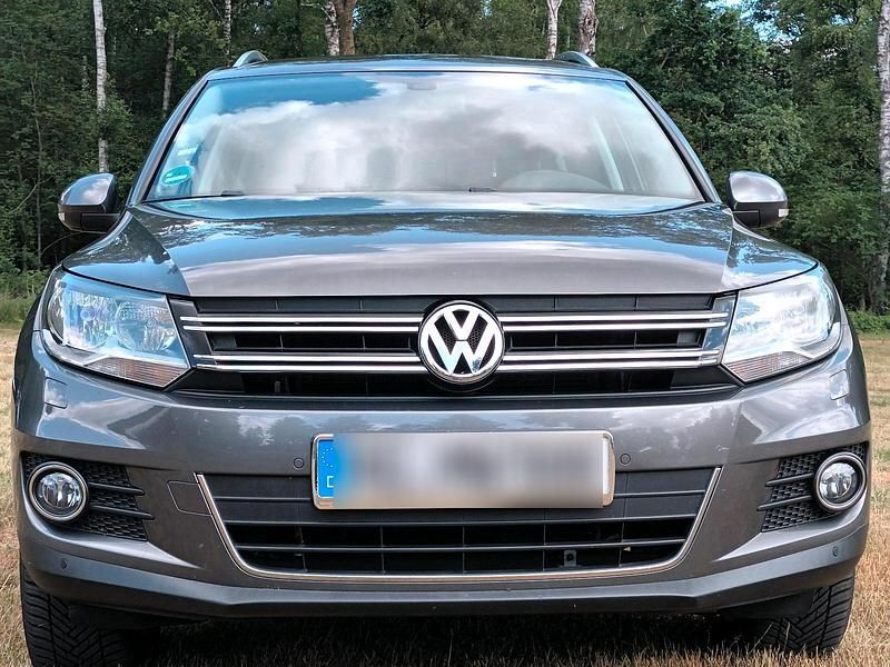 Grau Gebraucht 2014 VW Tiguan SUV | 11.500 € (Etwas zu teuer) - Bild 1/4