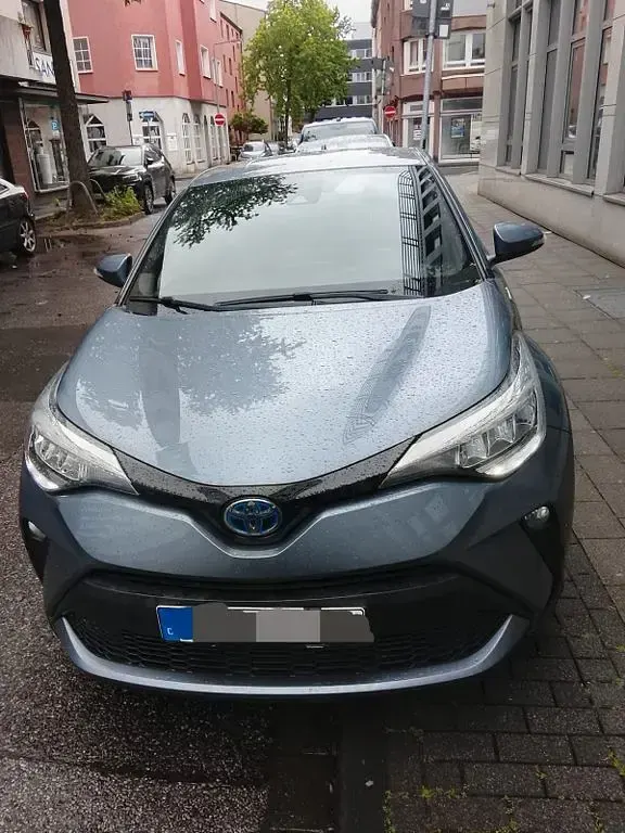 Second-hand Toyota C-HR 122 CP (89 kW) 2021 Albastru SUV