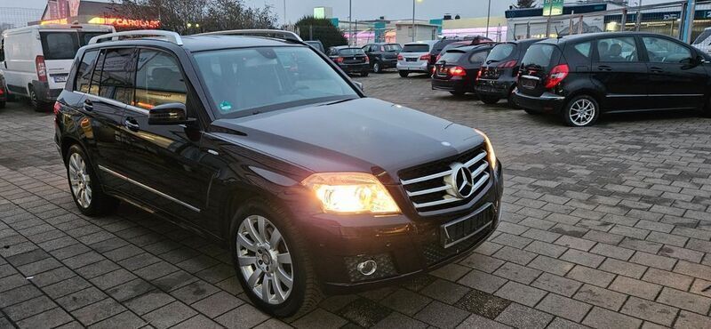 Braun Gebraucht 2010 Mercedes GLK220 SUV | 8.350 € (Etwas zu teuer) - Bild 1/4