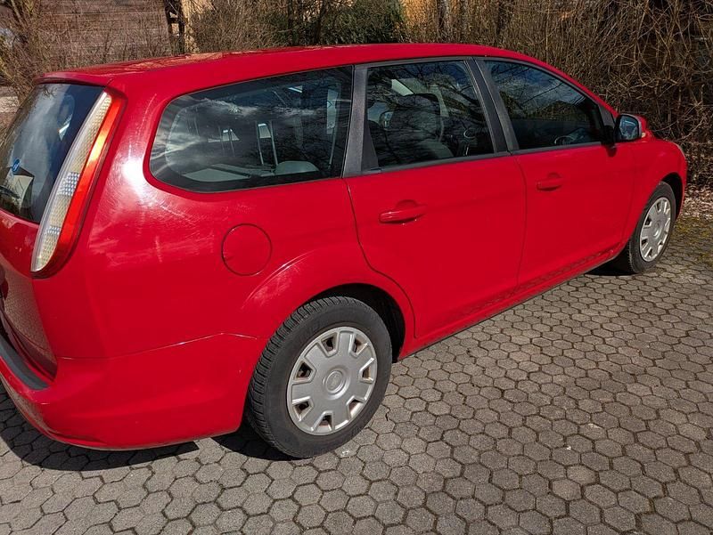 Gebraucht Ford Focus 100 PS (73 kW) 2008 Rot Kombi