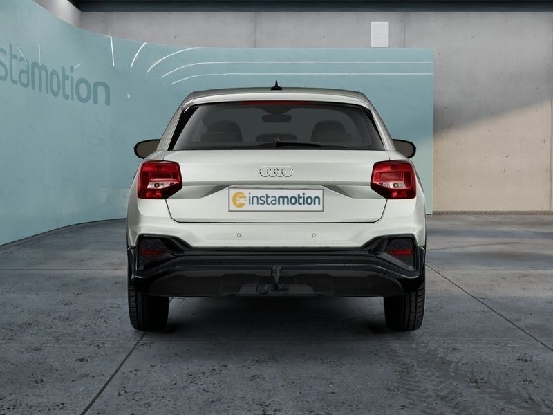 Gebraucht Audi Q2 S-Line 116 PS (85 kW) 2024 Silber SUV