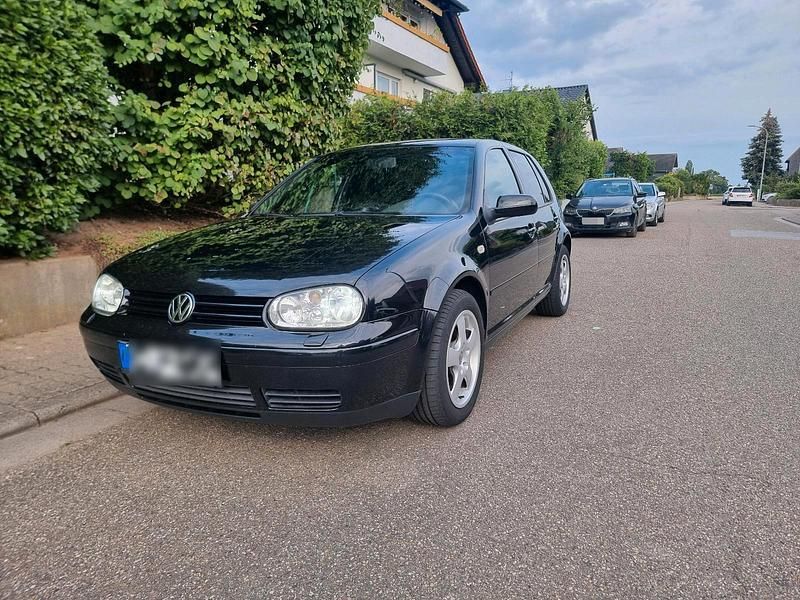 Schwarz Gebraucht 2003 VW Golf IV Limousine | 2.500 € (Fairer Preis) - Bild 1/4