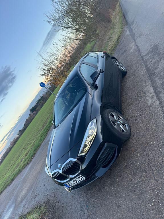 Schwarz Gebraucht 2021 BMW 118 Advantage Kleinwagen | 15.800 € (Guter Preis) - Bild 1/4