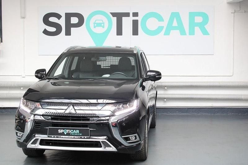 Schwarz Gebraucht 2021 Mitsubishi Outlander P-HEV Top SUV | 25.990 € (Fairer Preis) - Bild 1/4