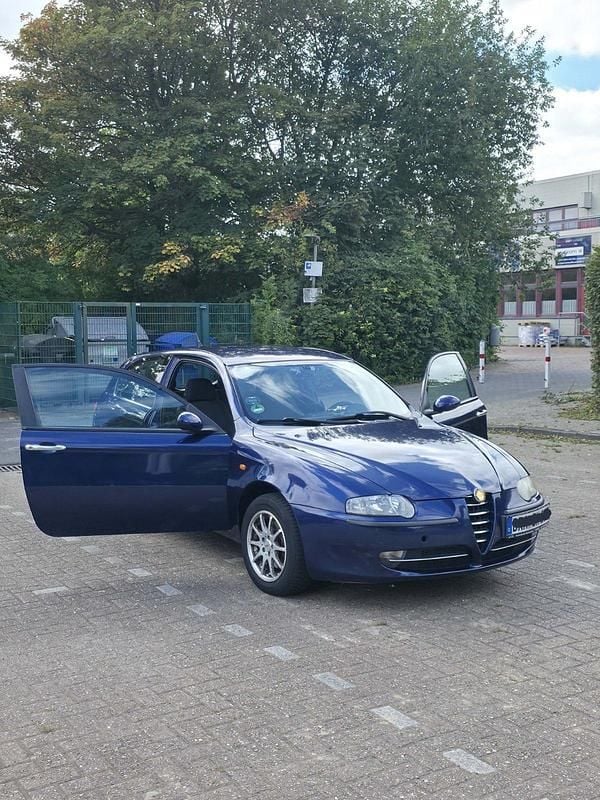 Blau Gebraucht 2001 Alfa Romeo 147 Kleinwagen | 1.150 € (Etwas zu teuer) - Bild 1/4