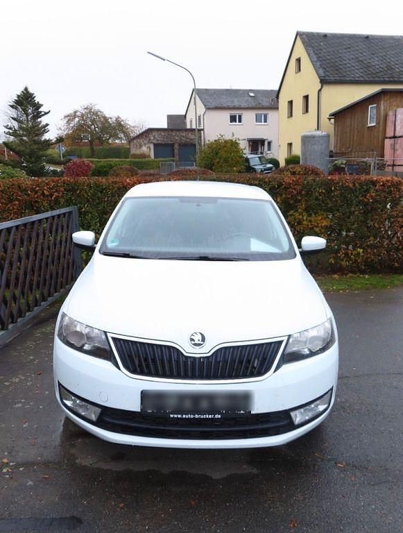 Gebraucht Skoda Rapid Cool Edition 105 PS (77 kW) 2015 Weiß Kleinwagen