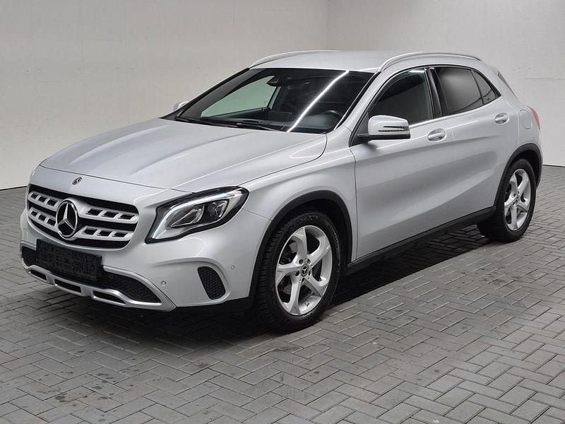 Gebraucht Mercedes GLA180 122 PS (89 kW) 2019 Iridiumsilber  met. SUV