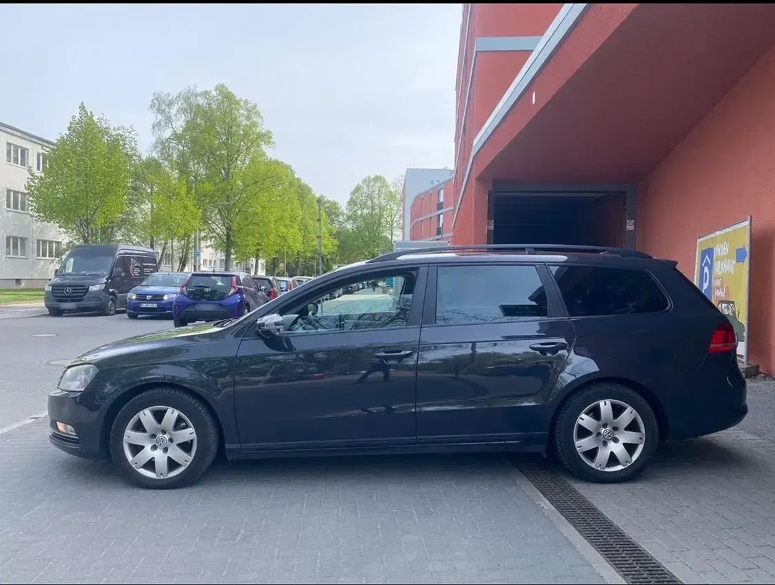 Gebraucht VW Passat 140 PS (102 kW) 2012 Grau Kombi