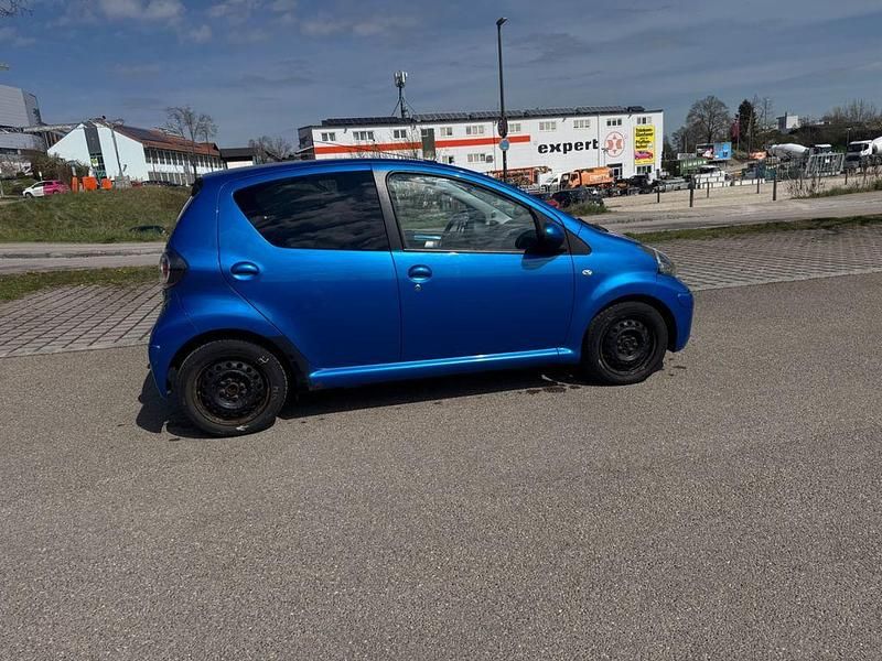 Gebraucht Toyota Aygo Edition 68 PS (50 kW) 2011 Blau Kleinwagen
