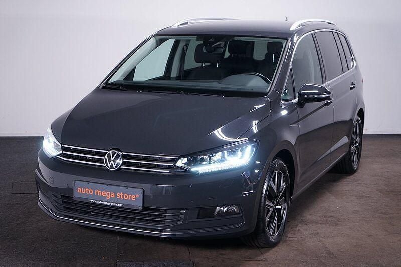 Grau Gebraucht 2021 VW Touran Highline Van / Kleinbus | 21.998 € (Superpreis) - Bild 1/4