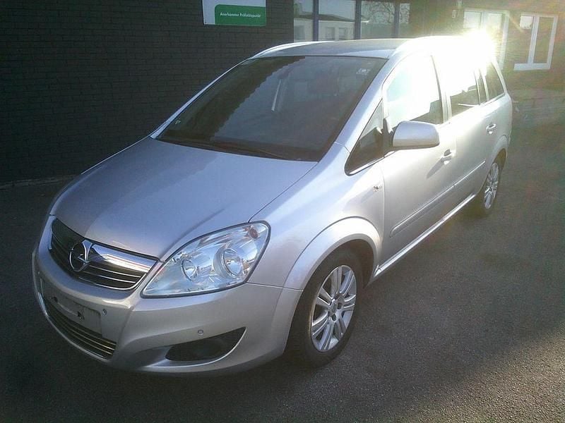 Gebraucht Opel Zafira Innovation 110 PS (80 kW) 2011 Silber Van / Kleinbus