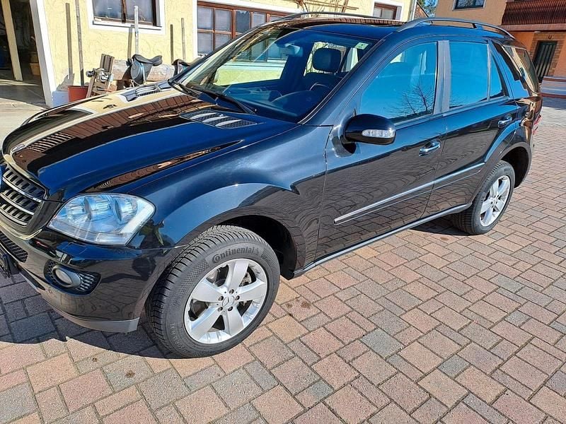 Gebraucht Mercedes ML320 224 PS (164 kW) 2007 Schwarz SUV