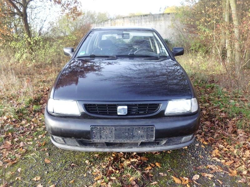 Schwarz Gebraucht 1999 Seat Ibiza Kleinwagen | 1.200 € (Etwas zu teuer) - Bild 1/4