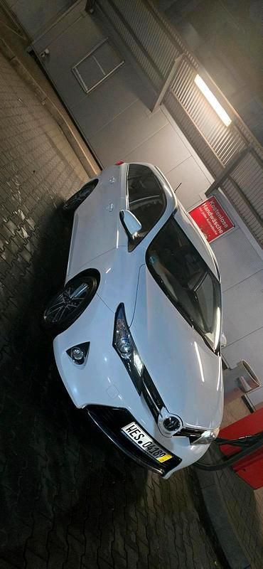 Weiß Gebraucht 2015 Toyota Auris Kombi | 6.400 € (Guter Preis) - Bild 1/4