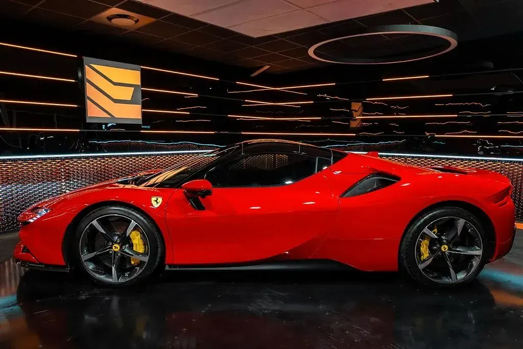 Gebraucht Ferrari SF90 999 PS (734 kW) 2023 Rot Cabrio