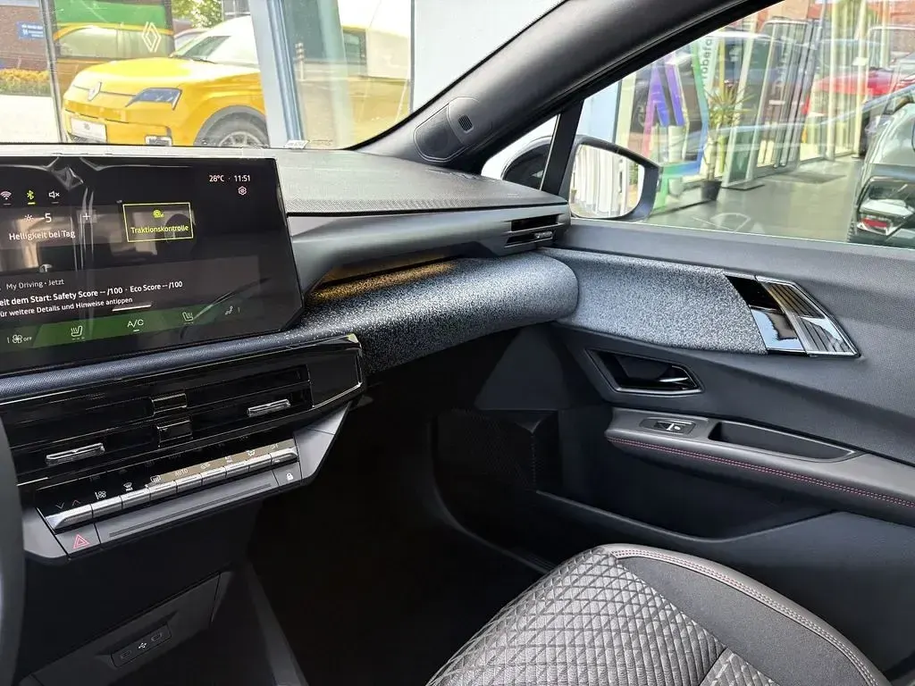 Neu Renault Clio V Techno 109 PS (80 kW) 2026 Grün Limousine