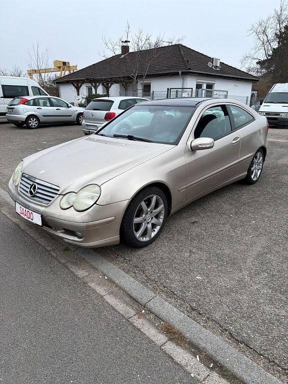 Gebraucht Mercedes C200 163 PS (119 kW) 2001 Gold Coupé