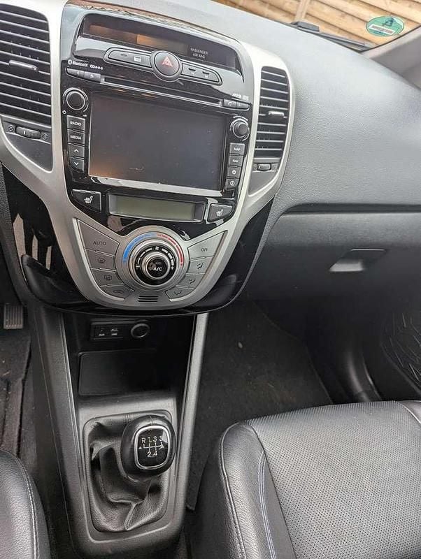 Weiß Gebraucht 2018 Hyundai ix20 Space Van / Kleinbus | 12.999 € (Teuer) - Bild 1/4
