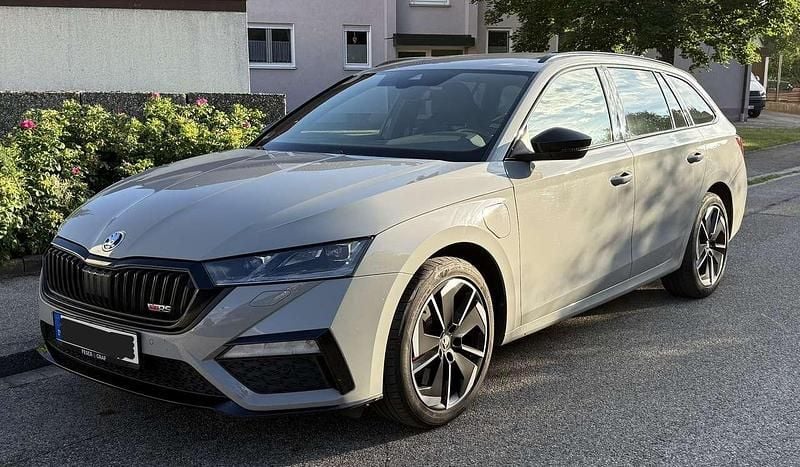 Grau Gebraucht 2021 Skoda Octavia First Edition Kombi | 26.490 € (Fairer Preis) - Bild 1/4