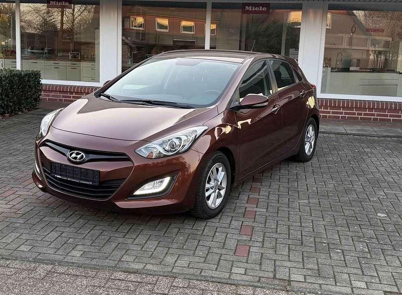 Gebraucht Hyundai i30 Trend 99 PS (72 kW) 2013 Hazel brown / met Kleinwagen