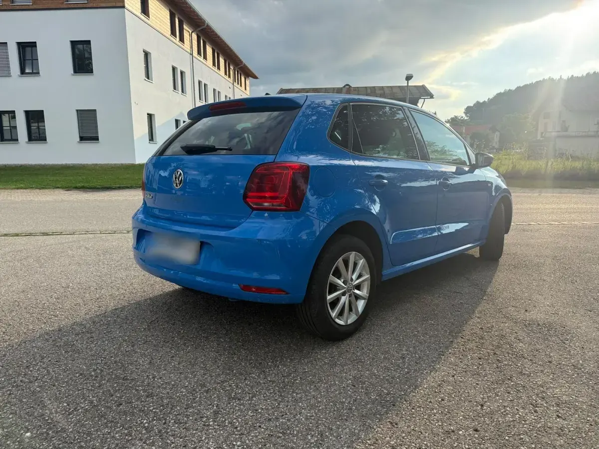 Gebraucht VW Polo Comfortline 75 PS (55 kW) 2015 Blau Limousine