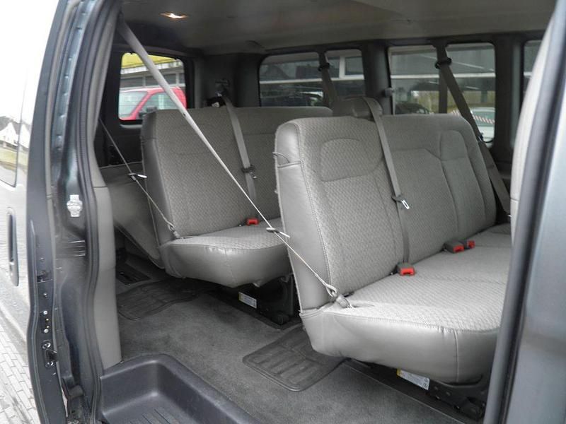 Gebraucht Chevrolet Express 320 PS (235 kW) 2014 Grau Van / Kleinbus