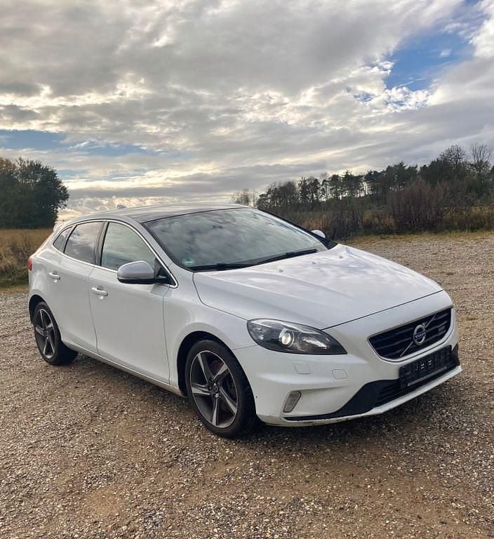 Gebraucht Volvo V40 Summum 177 PS (130 kW) 2013 Weiß Limousine