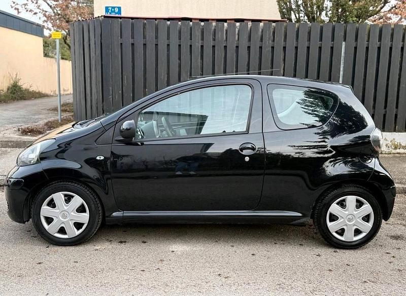 Gebraucht Toyota Aygo 68 PS (50 kW) 2009 Schwarz Kleinwagen