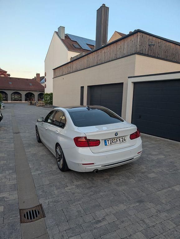 Gebraucht BMW 320 Luxury Line 184 PS (135 kW) 2015 Weiß Limousine