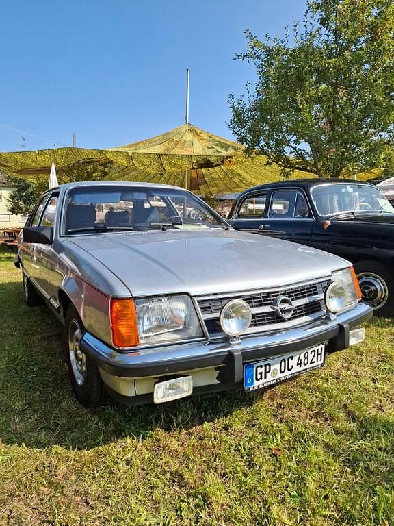 Usado Opel Commodore 131 HP (96 kW) 1982 Prateado Carrinha