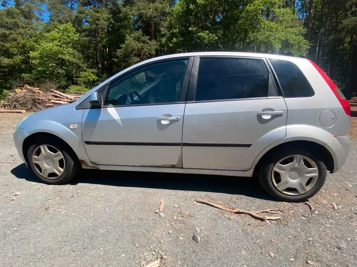 Gebraucht Ford Fiesta 80 PS (58 kW) 2005 Silber Kleinwagen