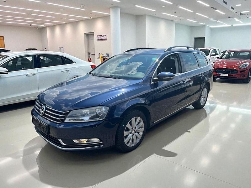 Blau Gebraucht 2014 VW Passat Kombi | 6.999 € (Fairer Preis) - Bild 1/4